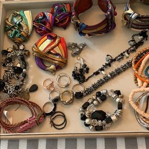 Lot of 21 pieces of jewelry